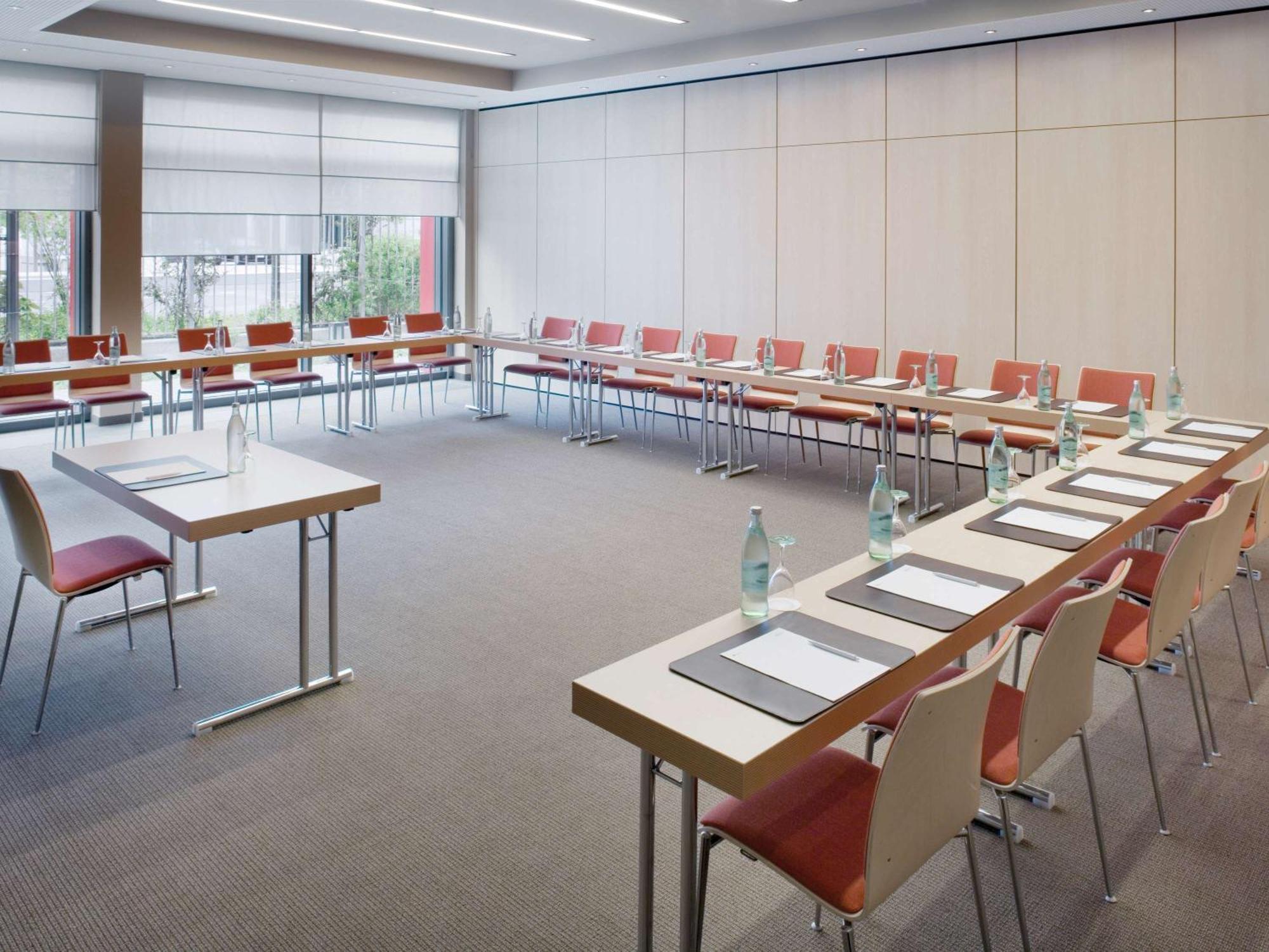 Hotel Moevenpick Frankfurt Messe 4*