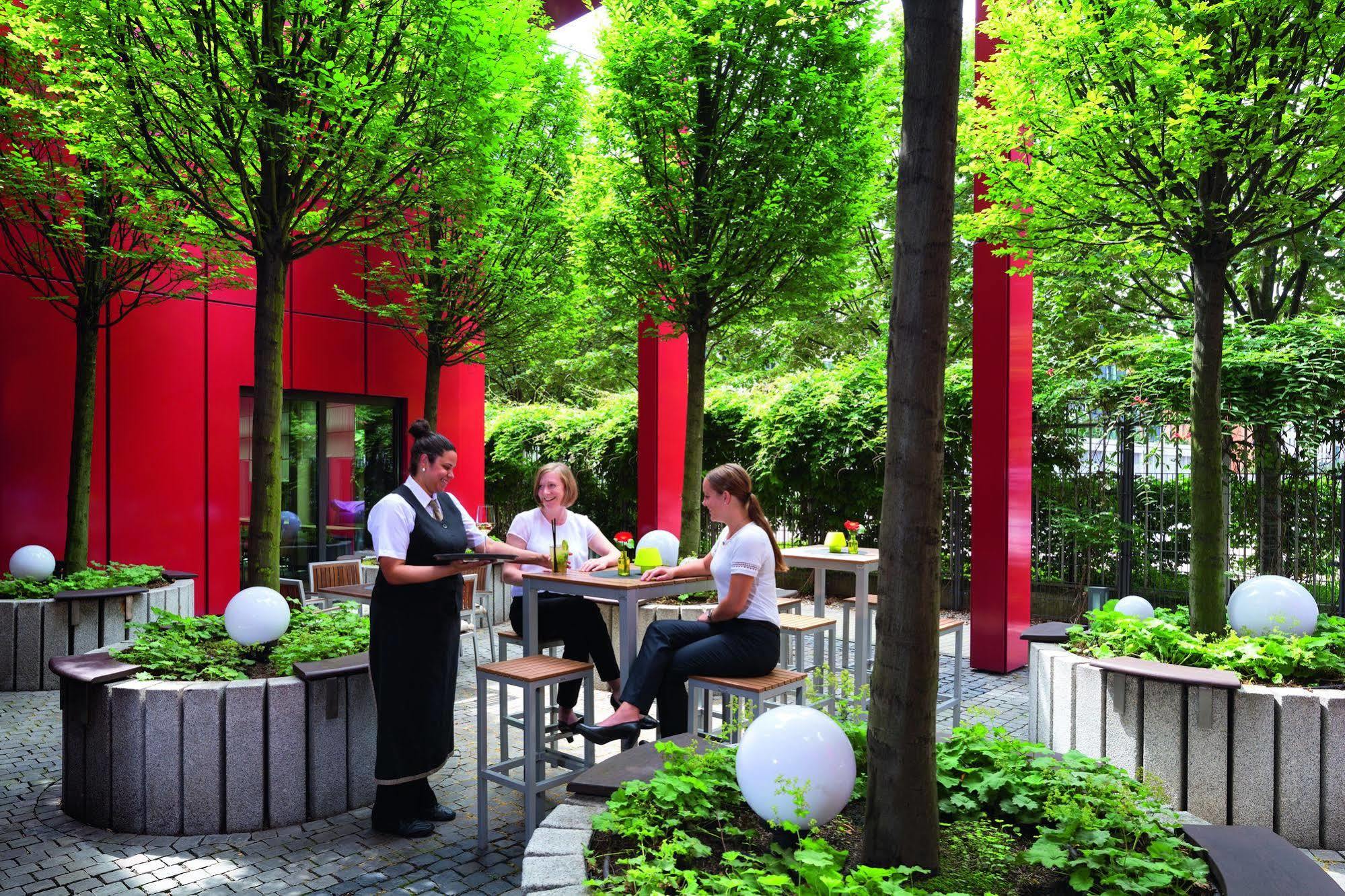 Hotel Moevenpick Frankfurt Messe 4*